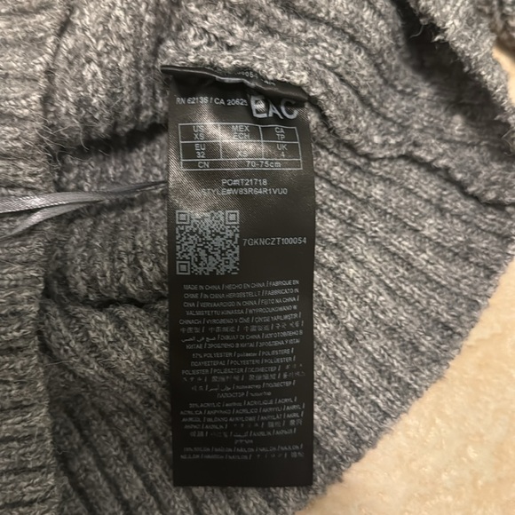 ❤️Guess sweater❤️ - Picture 5 of 5